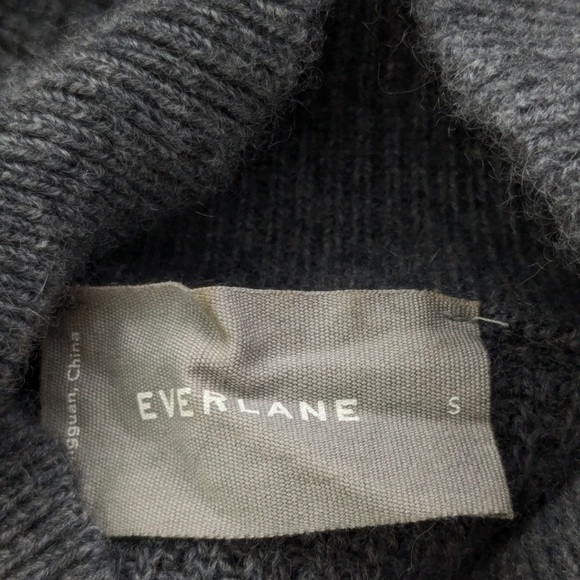 Everlane • Cashmere Stroopwafel Turtleneck Sweater - Picture 11 of 12
